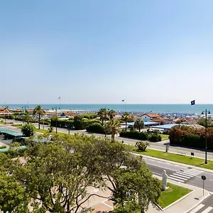 Grand 4*, Forte dei Marmi Italie